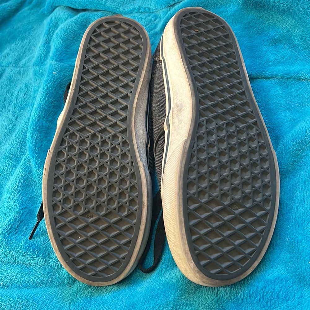 Vans - Picture 3 of 7